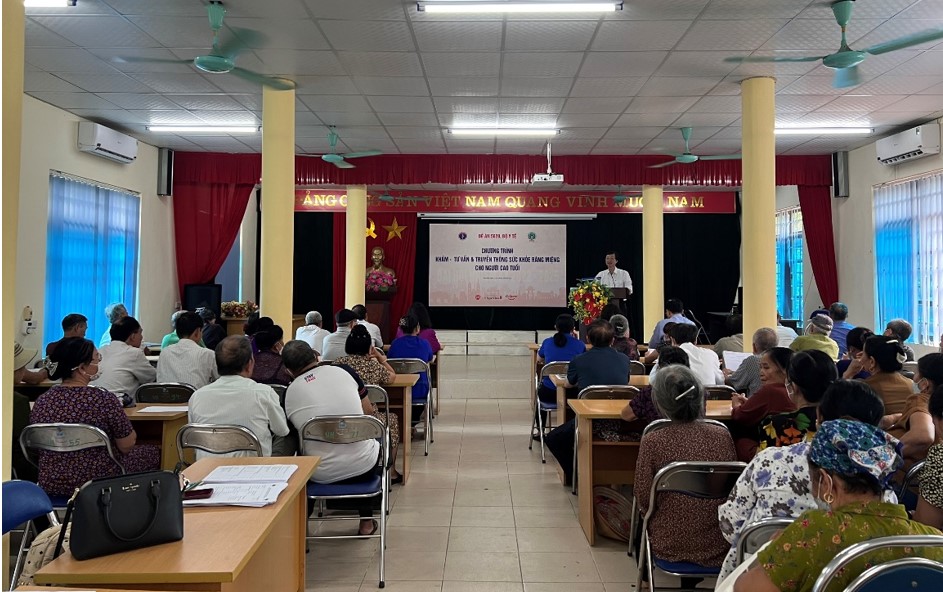 Truyền thông về sức khỏe răng miệng cho người cao tuổi tại nhà văn hóa phường Him Lam